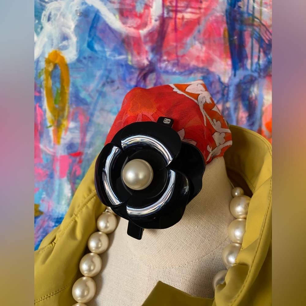 Stunning ALEXANDRE de PARIS Camilla Pearl “Chanel-eske” Hair Barrette Clip 🥰